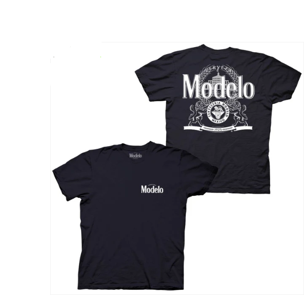 Modelo Lion Lockup T-Shirt