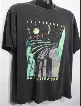 Merch Traffic - Soundgarden "Staircase" Glow T-Shirt